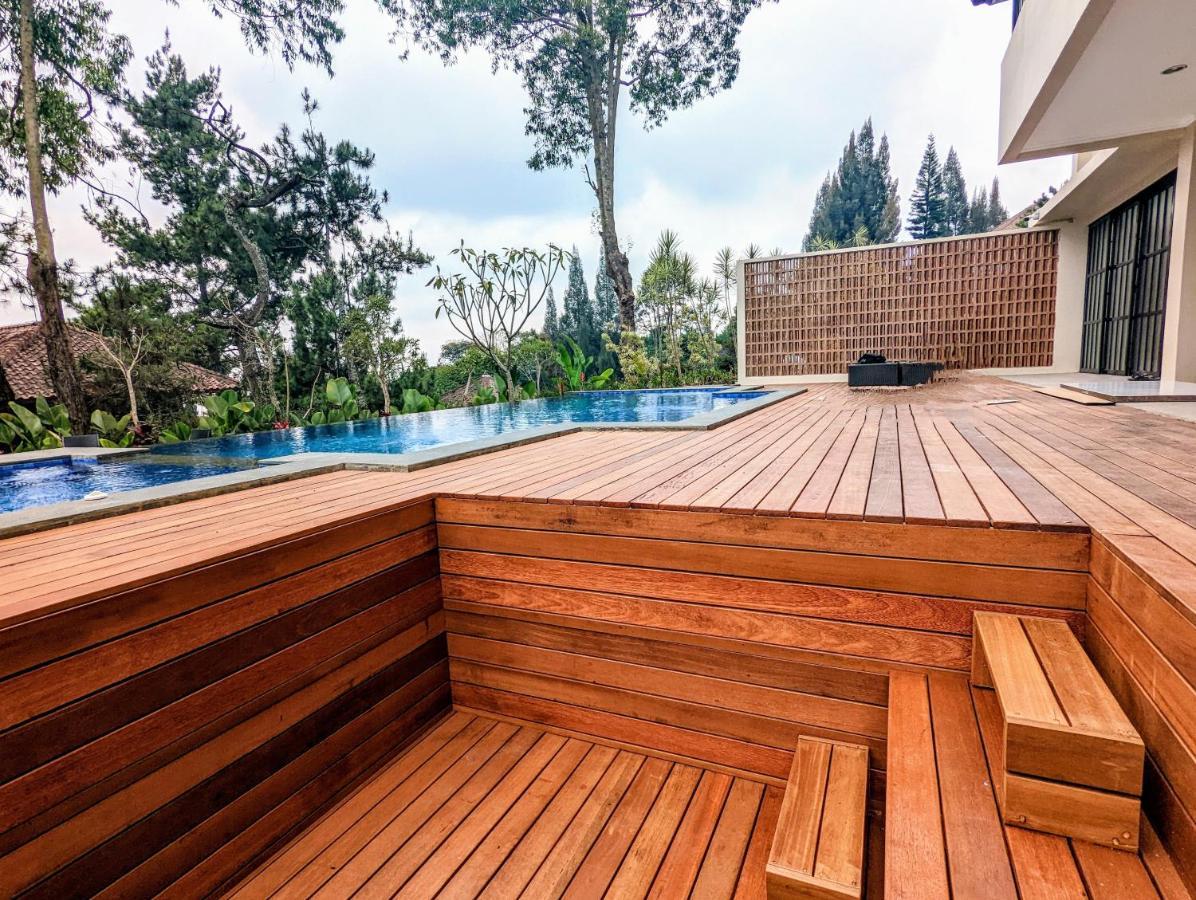 Cottonwood Exclusive Villa @Lembang Asri - Jacuzzi Playground Netflix Billyard Exterior photo