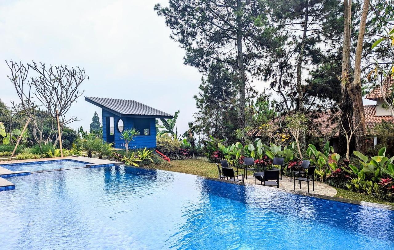 Cottonwood Exclusive Villa @Lembang Asri - Jacuzzi Playground Netflix Billyard Exterior photo